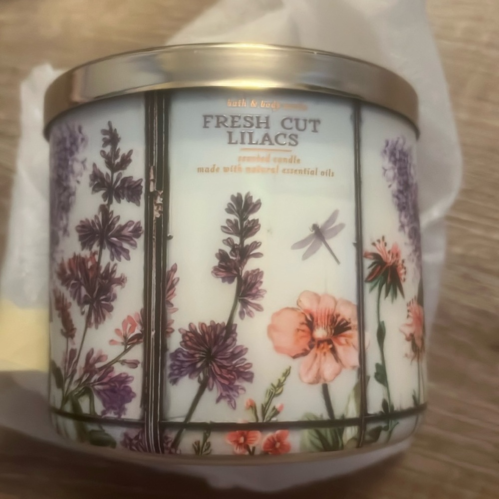 New Fresh Lilacs BBW Candle